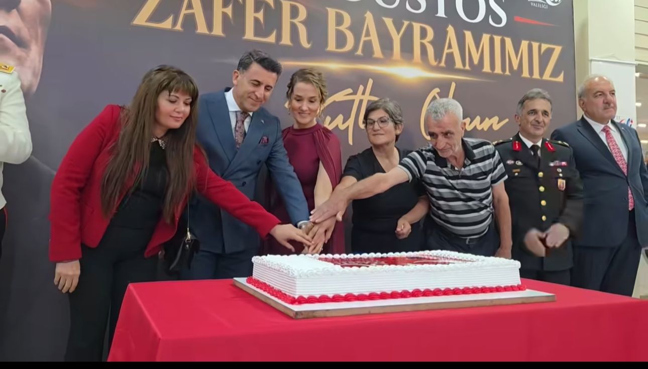 Rektörümüz Prof. Dr. Kenan PEKER, Tunceli Valisi Sayın Şefik AYGÖL’ün Himayelerinde Düzenlenen 30 Ağustos Zafer Bayramı’nın 104. Yıl Dönümü Kutlamalarına Katıldı